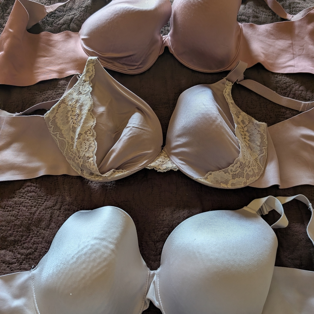 Lot of 3 pre loved 40C Soma Vanishing Back bras